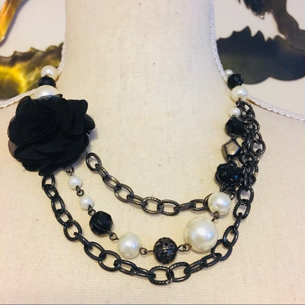 Black chrome chain link silk rose pearl necklace